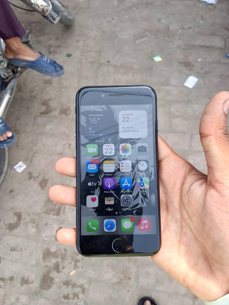 Apple iPhone 7 2