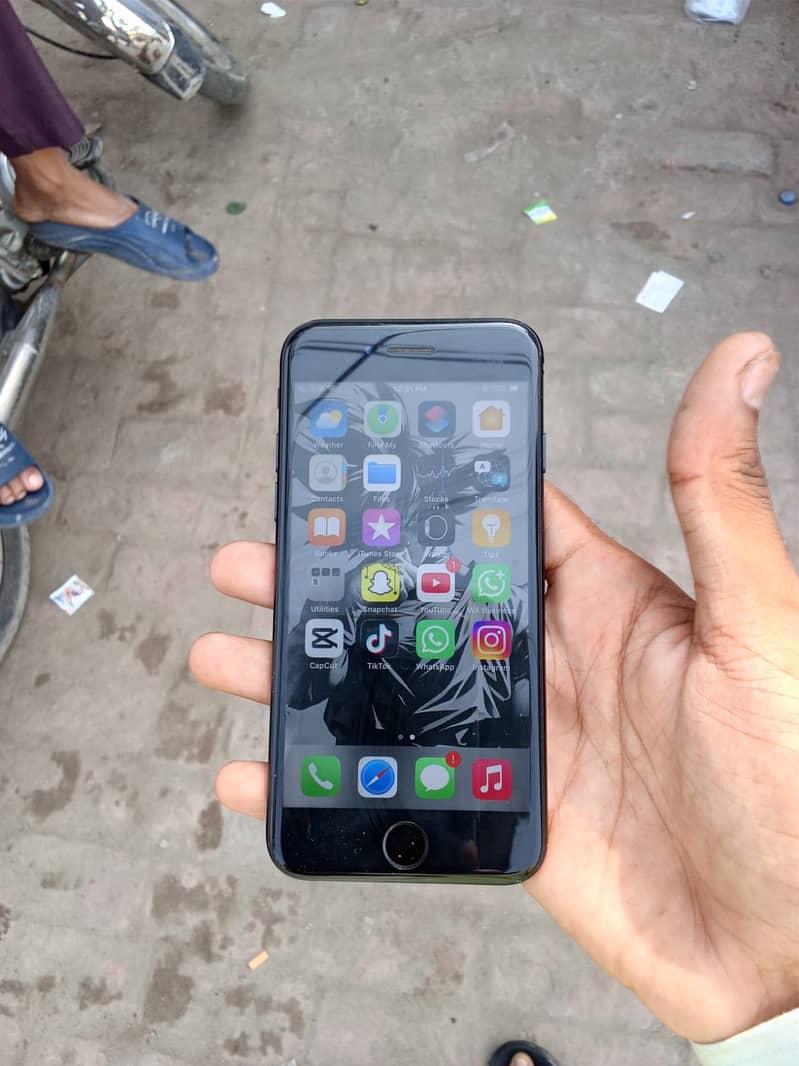 Apple iPhone 7 4