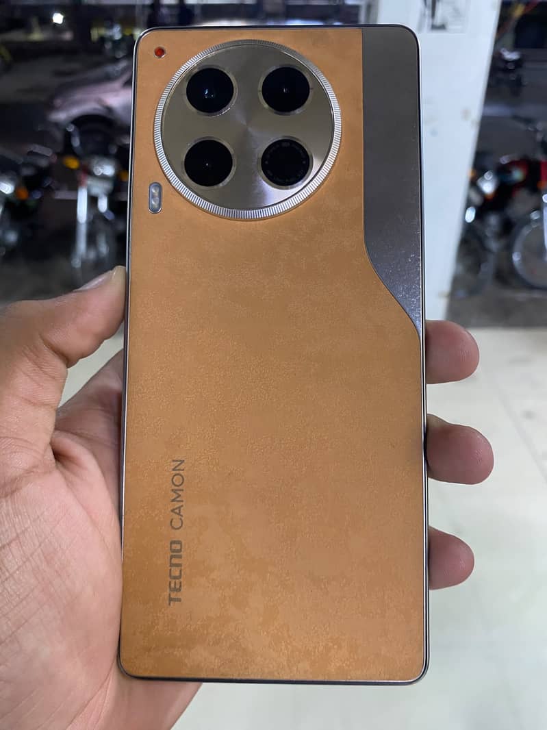Tecno CAMON 30 0