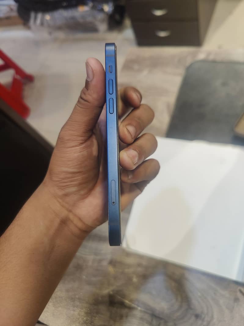 Apple iPhone 12 2