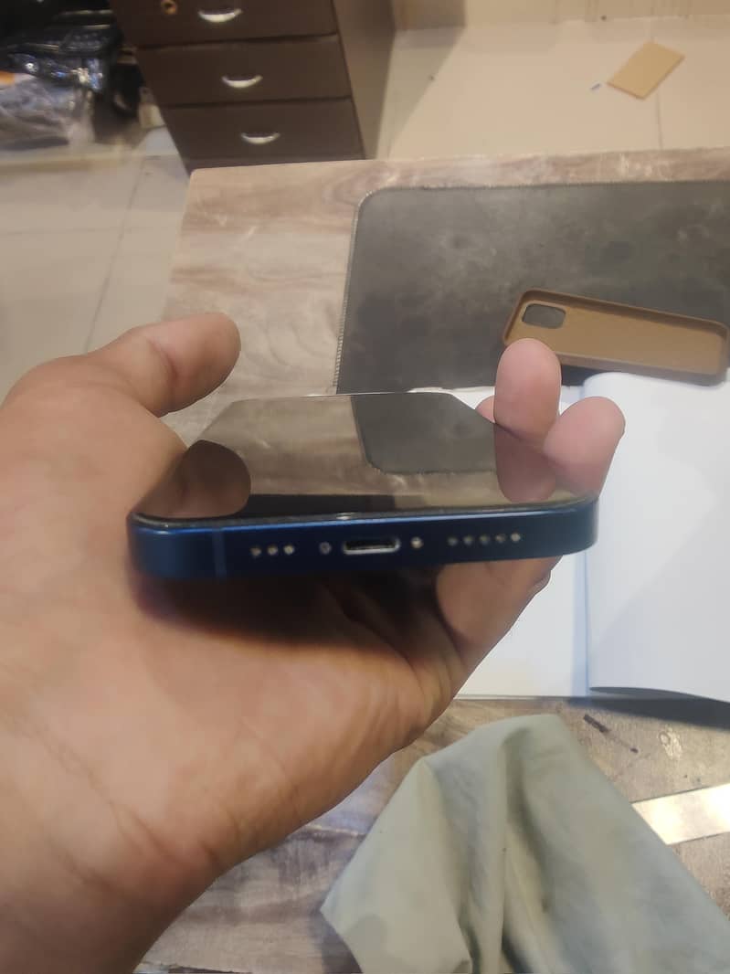 Apple iPhone 12 10