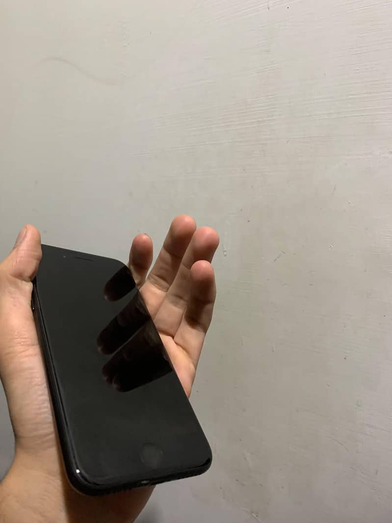 Apple iPhone 7 1