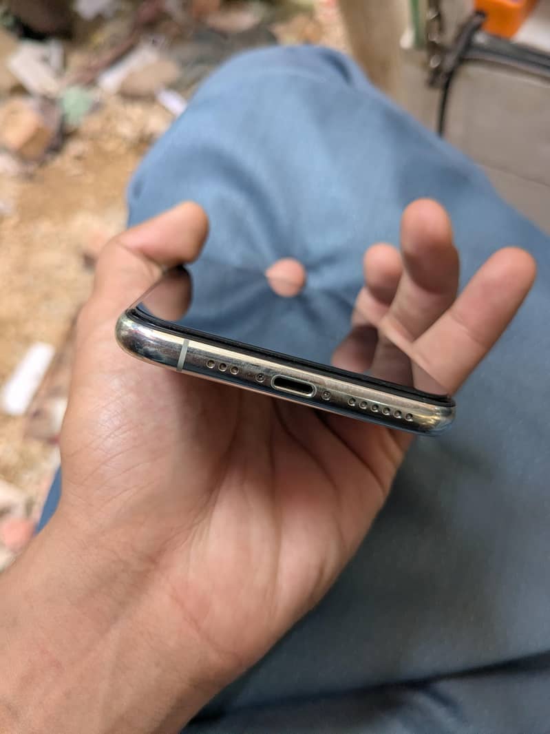 Apple iPhone 11 Pro 2