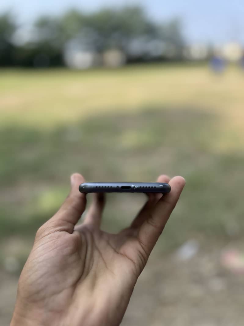Apple iPhone 11 3