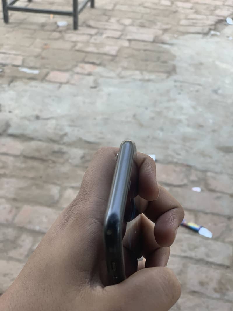 Apple iPhone XR 6
