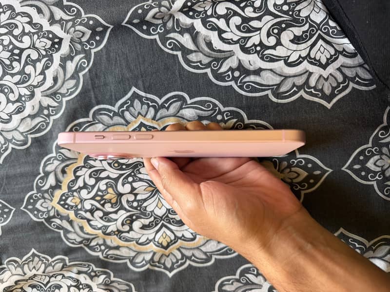 Apple iPhone 15 plus 3