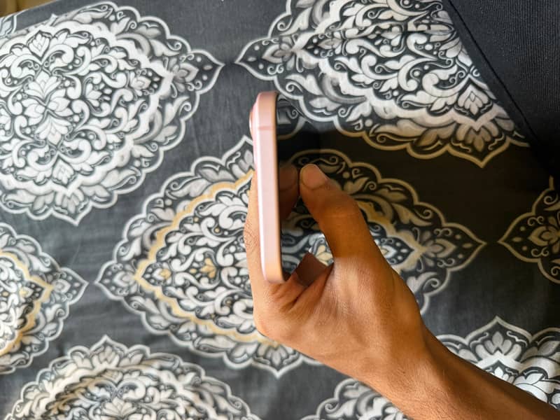 Apple iPhone 15 plus 6