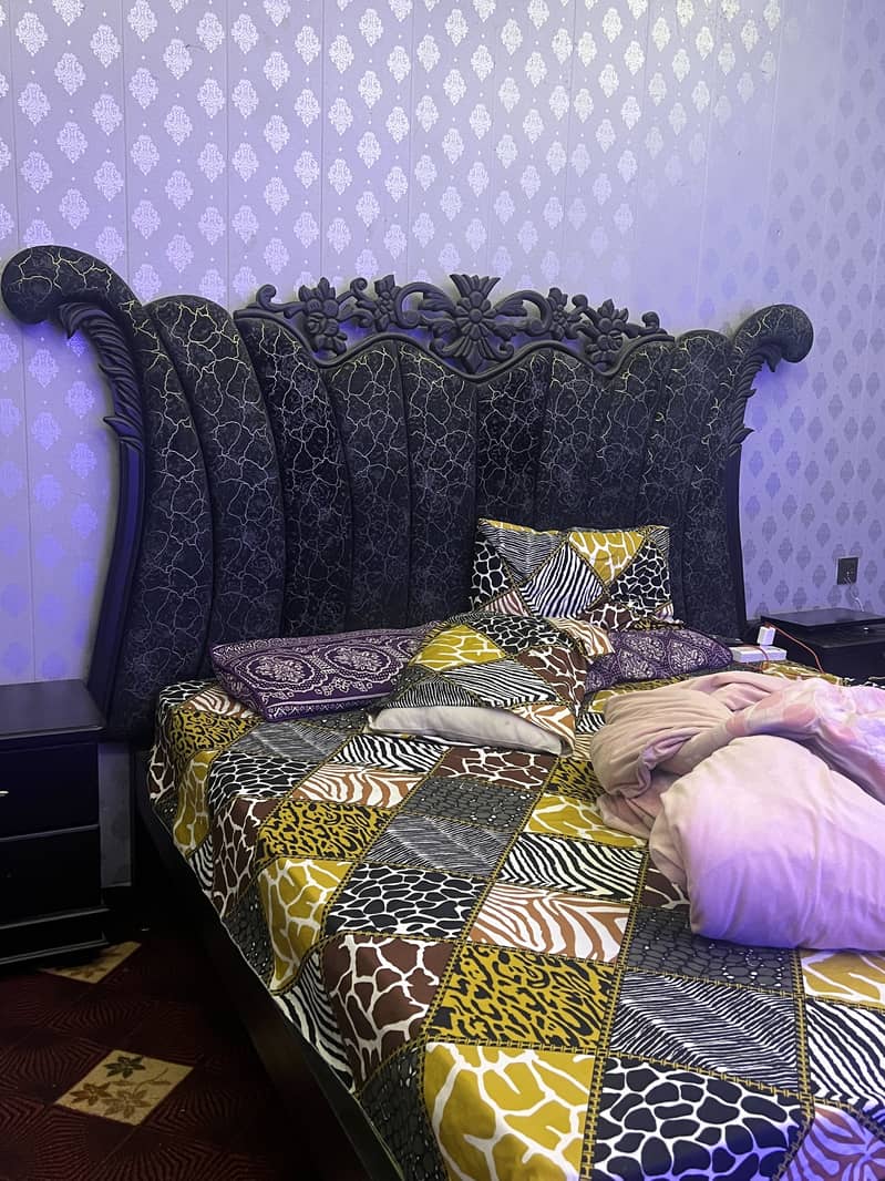 Bed with side table and dressing table 0