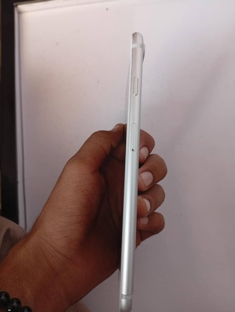 Apple iPhone 7 Plus 1
