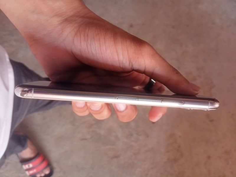 Apple iPhone 11 Pro Max 2