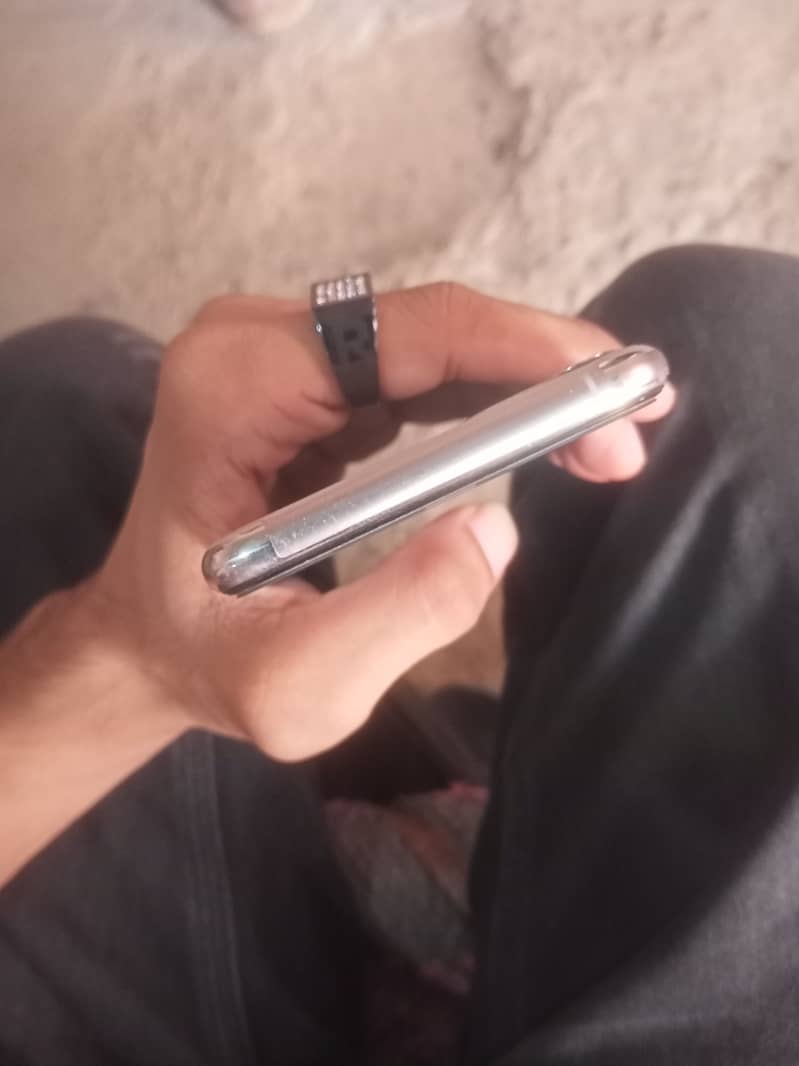 Apple iPhone 11 Pro Max 3