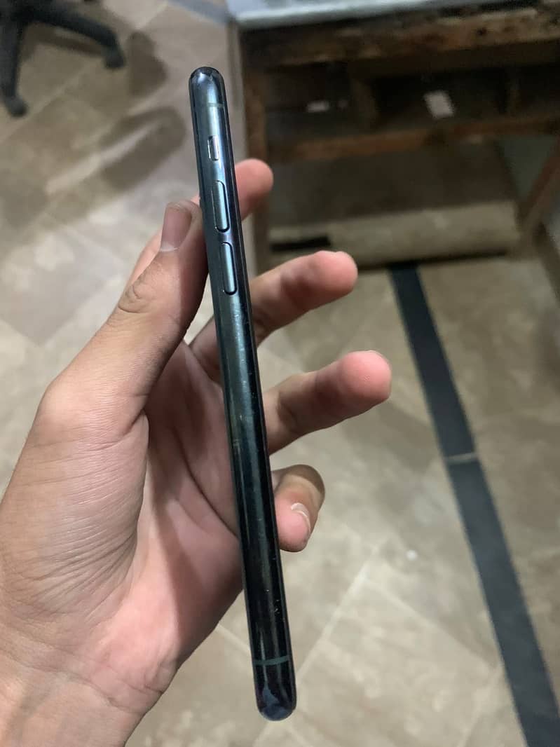 Apple iPhone 11 Pro 3