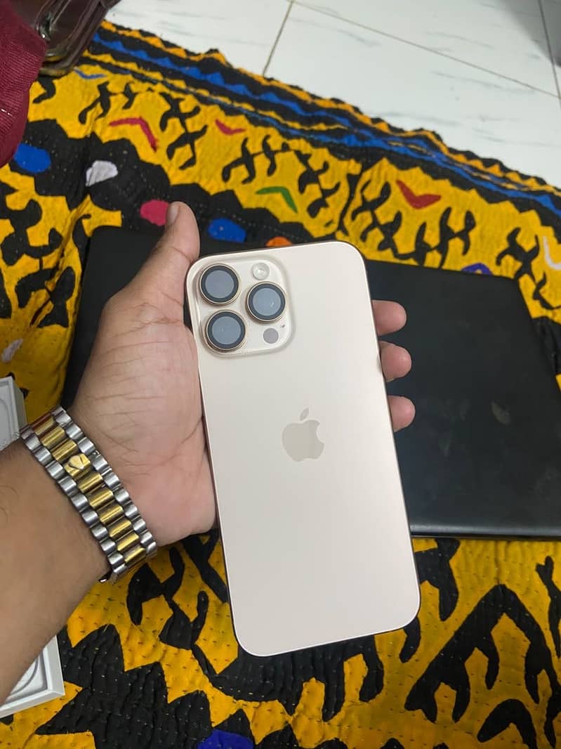 Apple iPhone 16 Pro Max 3