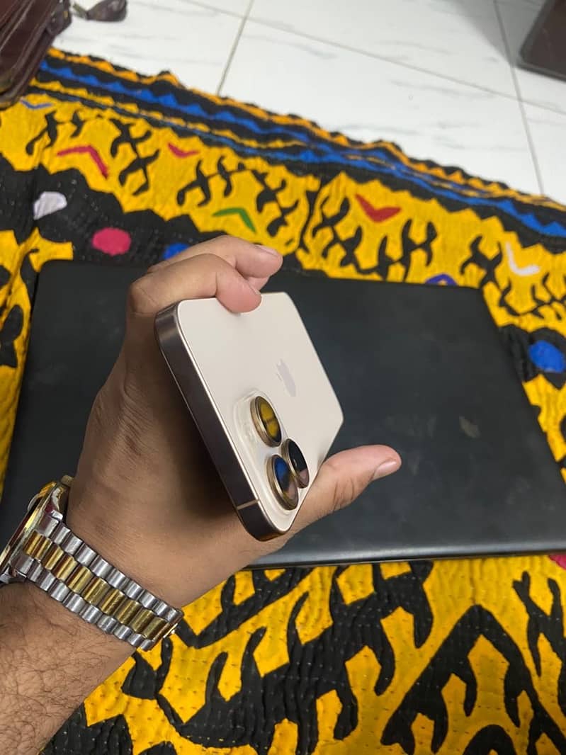 Apple iPhone 16 Pro Max 5