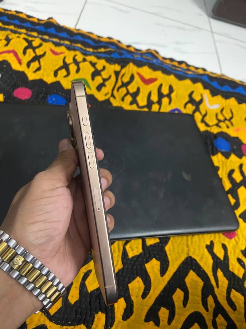 Apple iPhone 16 Pro Max 6