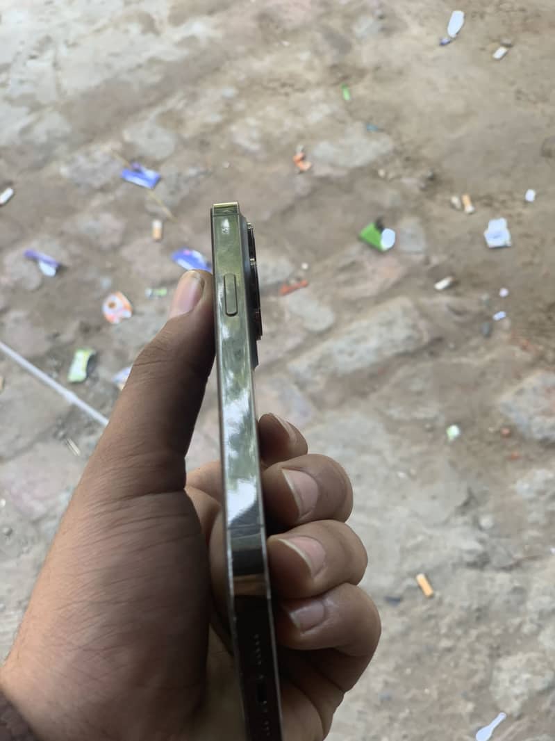 Apple iPhone 13 Pro 2