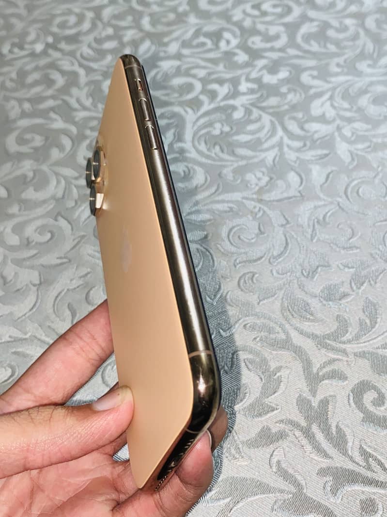 Apple iPhone 11 Pro 1