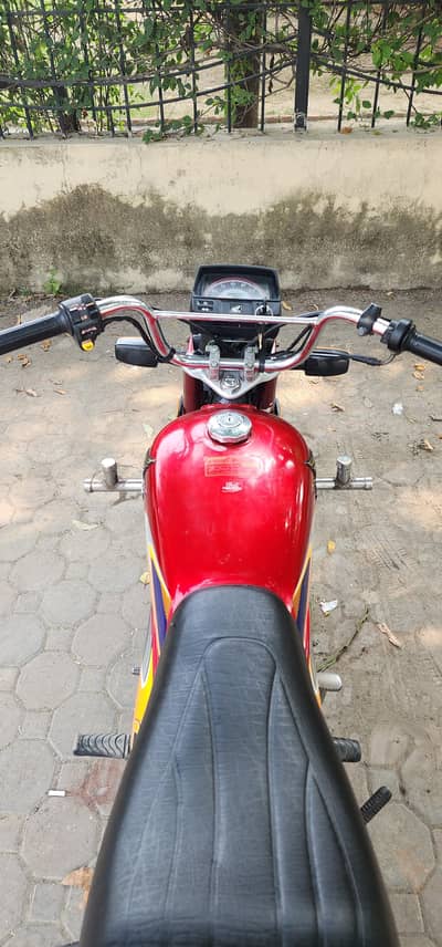honda 70cc red color new condition 10 by 10