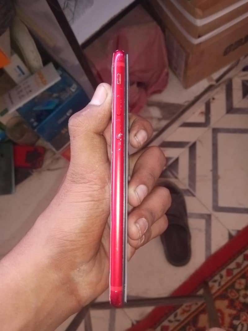 Apple iPhone 8 3