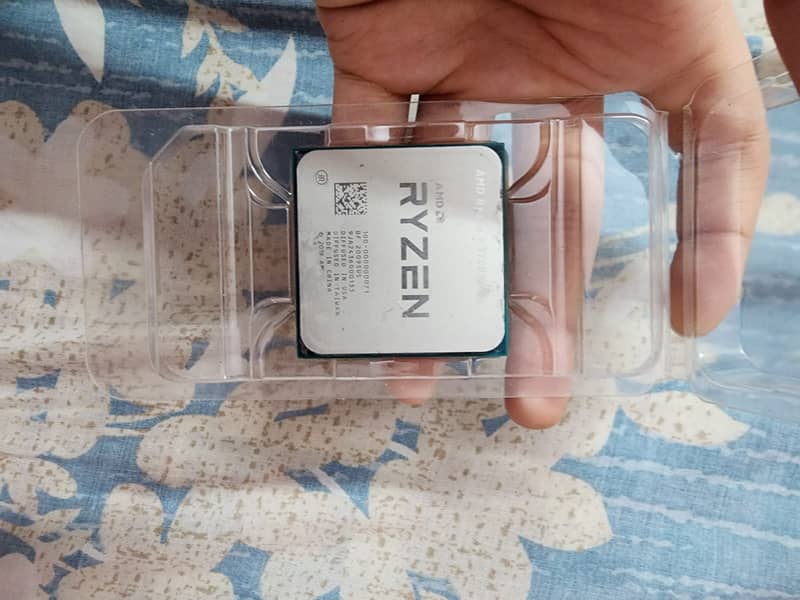 AMD Ryzen 7 3700X. 1