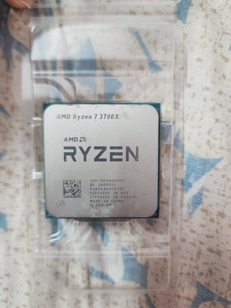 AMD Ryzen 7 3700X. 0