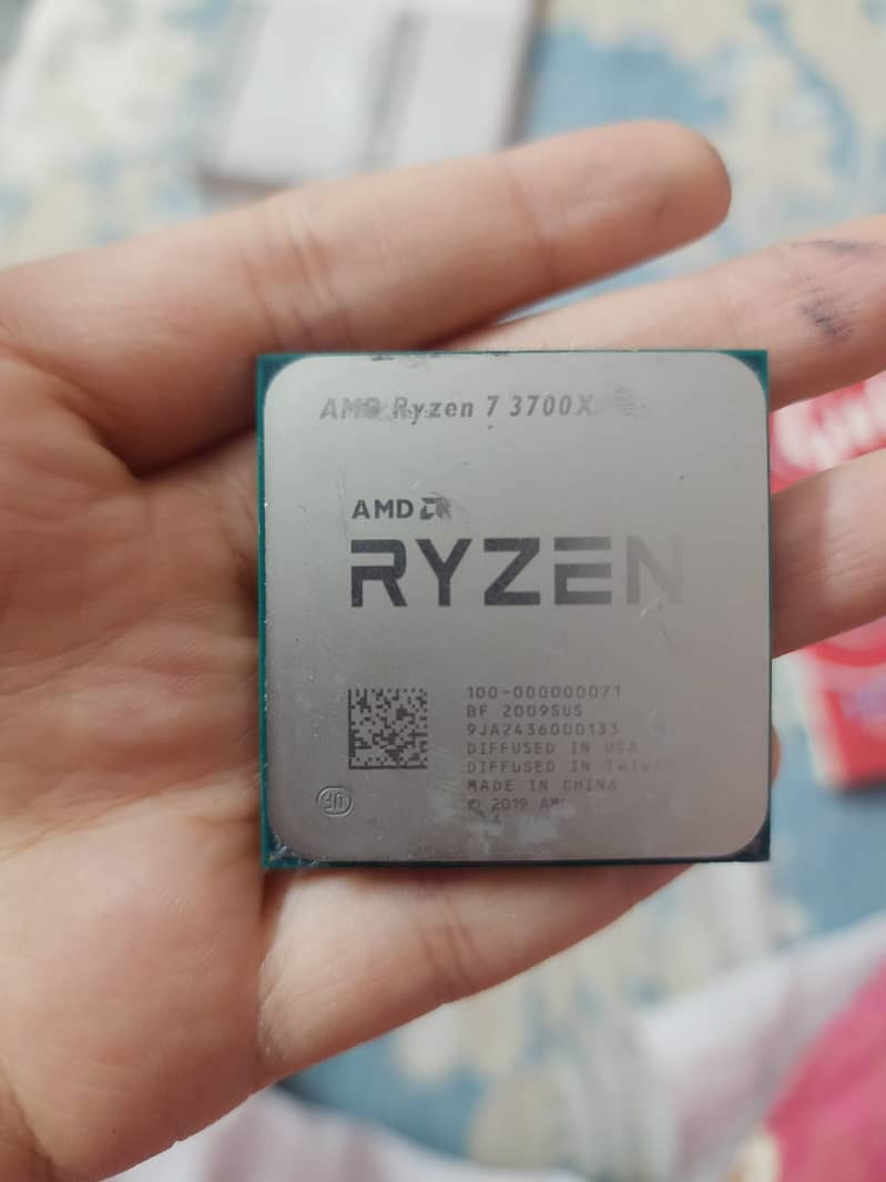 AMD Ryzen 7 3700X. 4