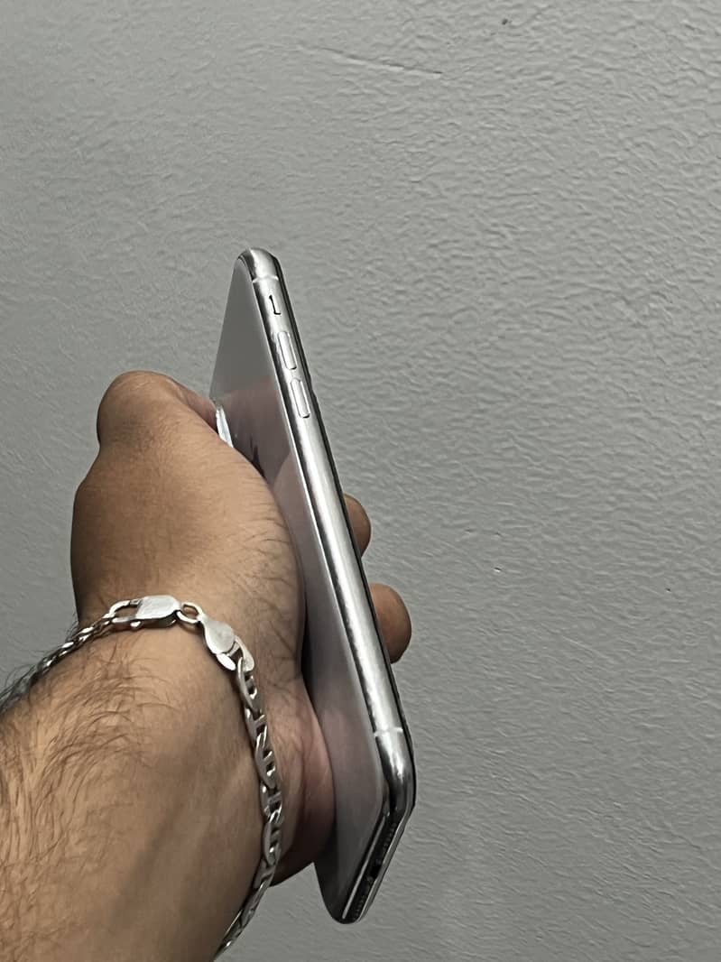 Apple iPhone X 3