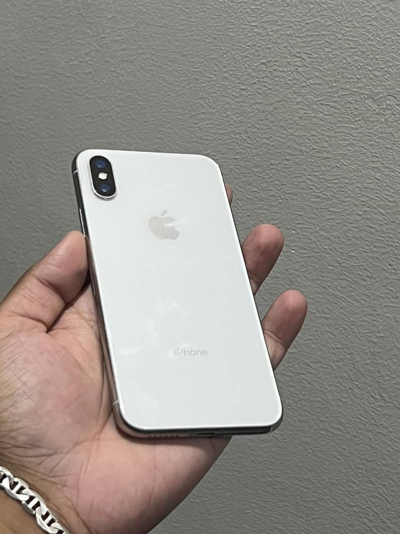 Apple iPhone X 4
