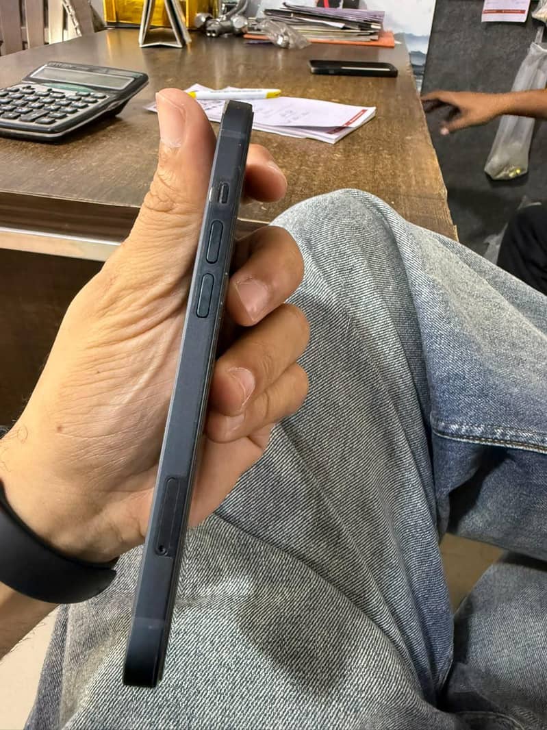 Apple iPhone 13 2
