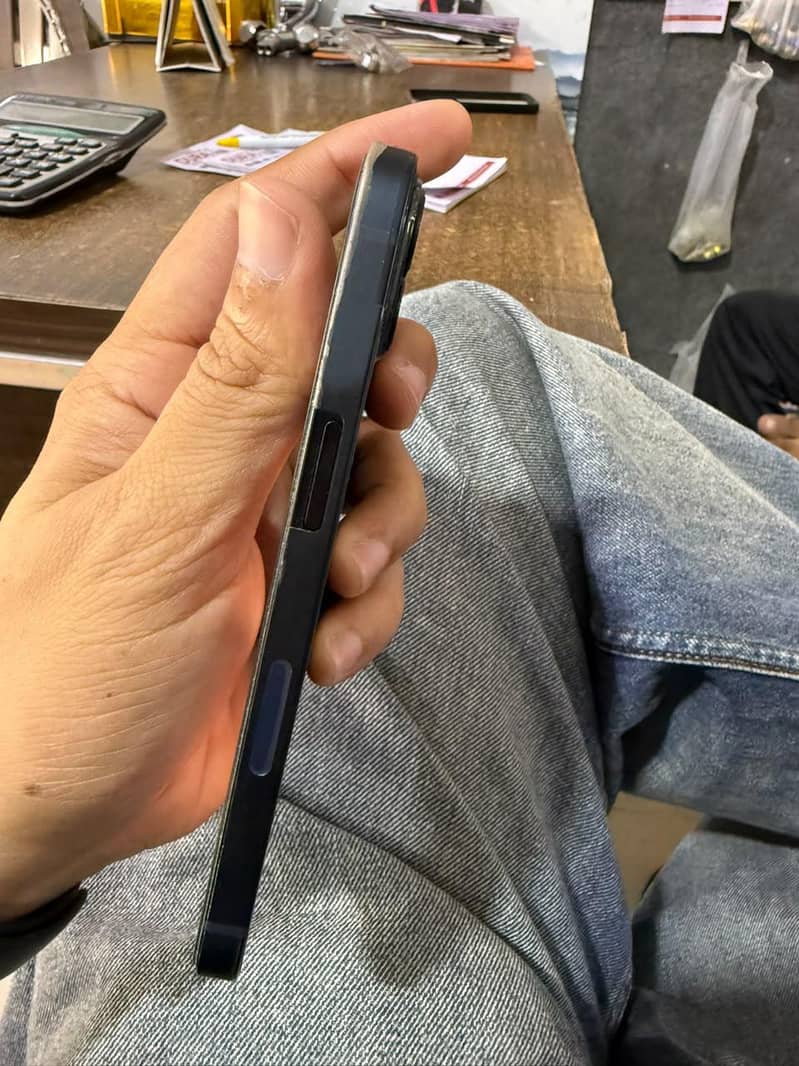 Apple iPhone 13 4