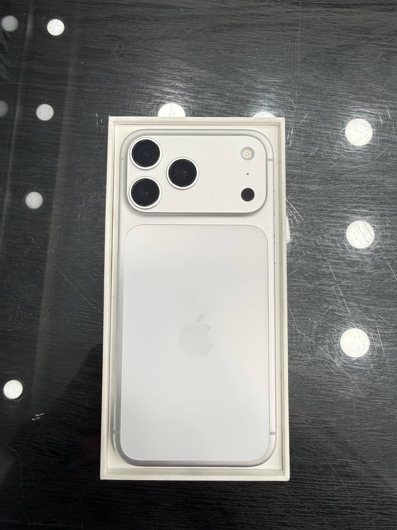 Apple iPhone 17 Pro Max 0