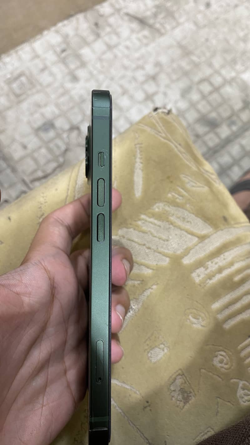 Apple iPhone 13 2