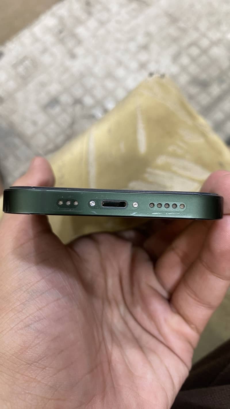 Apple iPhone 13 4