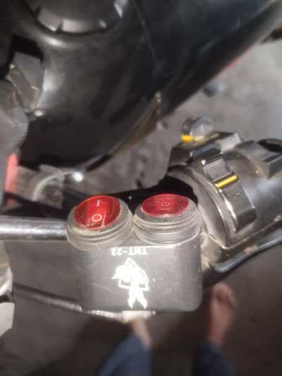 Lights button bike/ car  bilkul new bs Kuch din use howy h 100% Gurnty