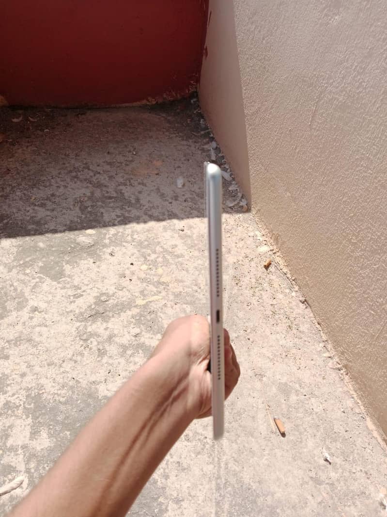 ipad8gen box avalible 2