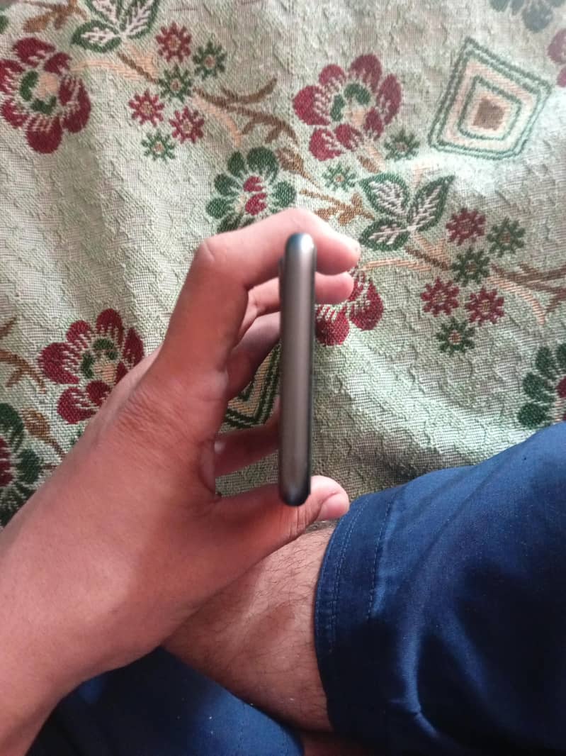Apple iPhone 11 3