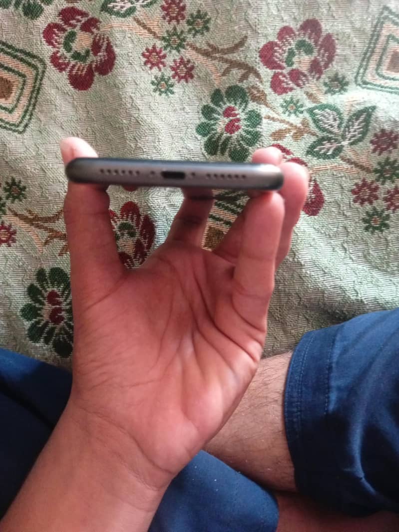 Apple iPhone 11 4