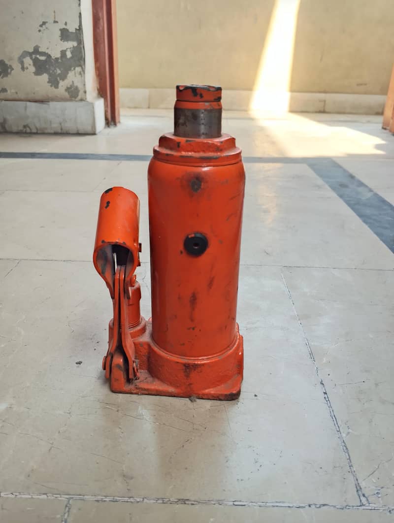 Car jack 2