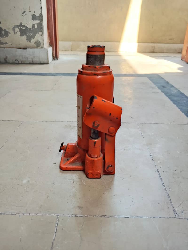 Car jack 3