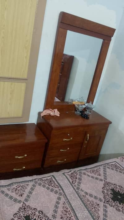 Bed set, dressing table