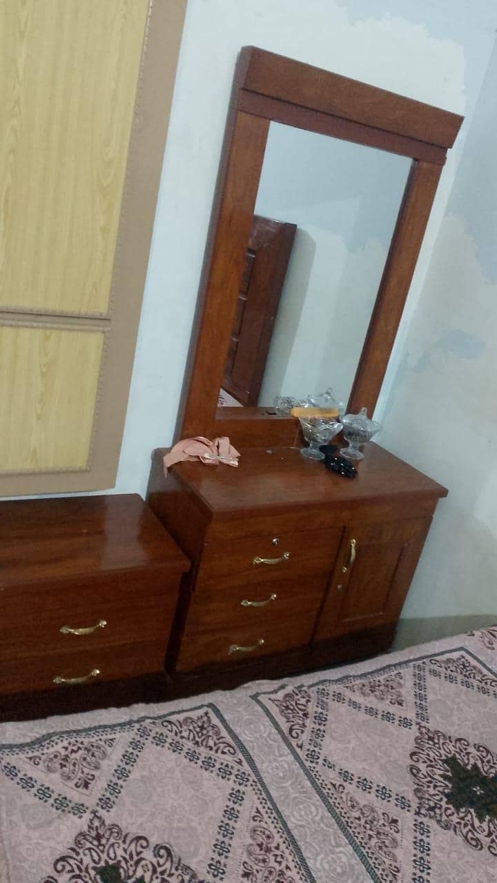 Bed set, dressing table 0