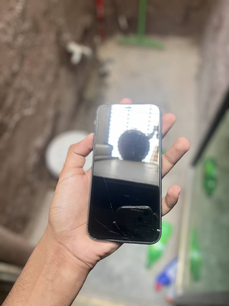 Apple iPhone 11 4