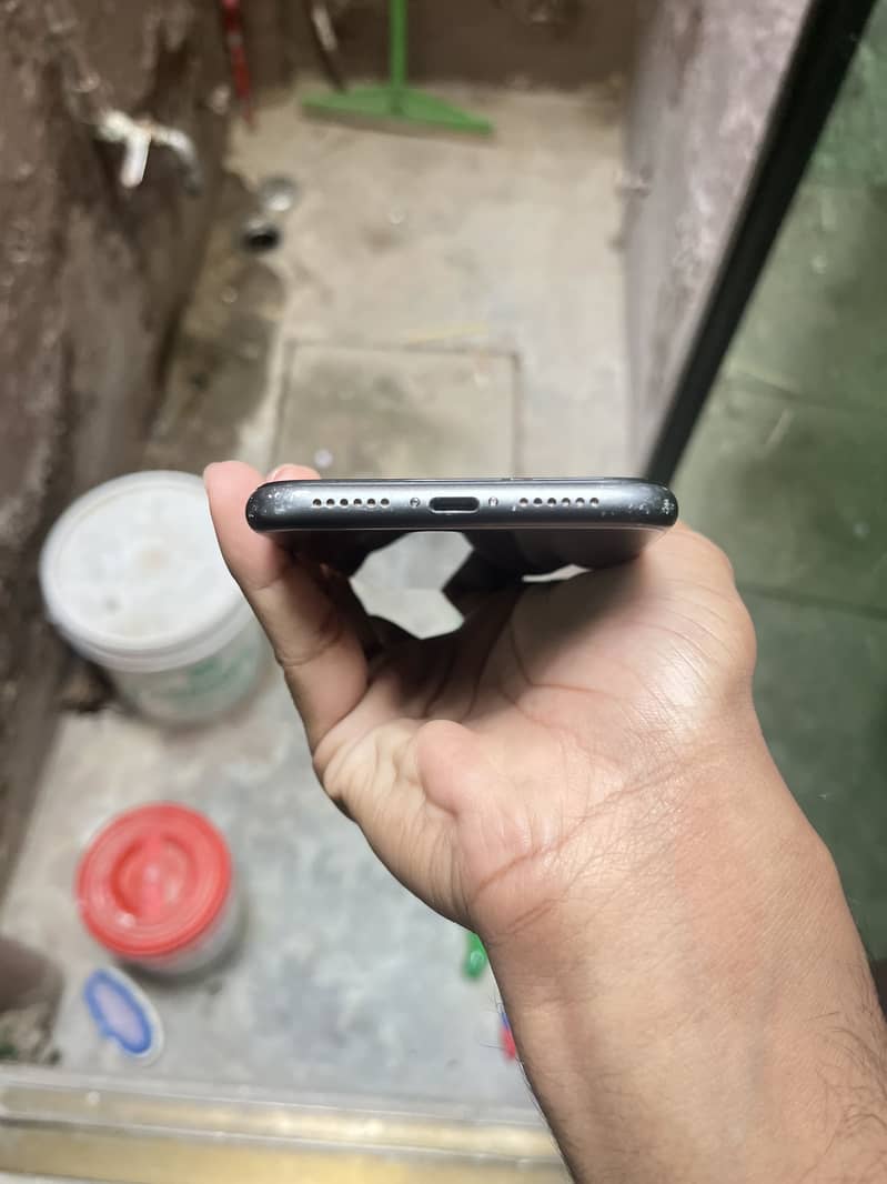 Apple iPhone 11 7