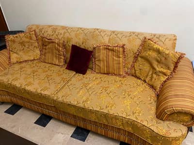9 Seater sofa set alongwith centre table