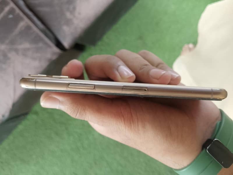Apple iPhone 11 Pro 1