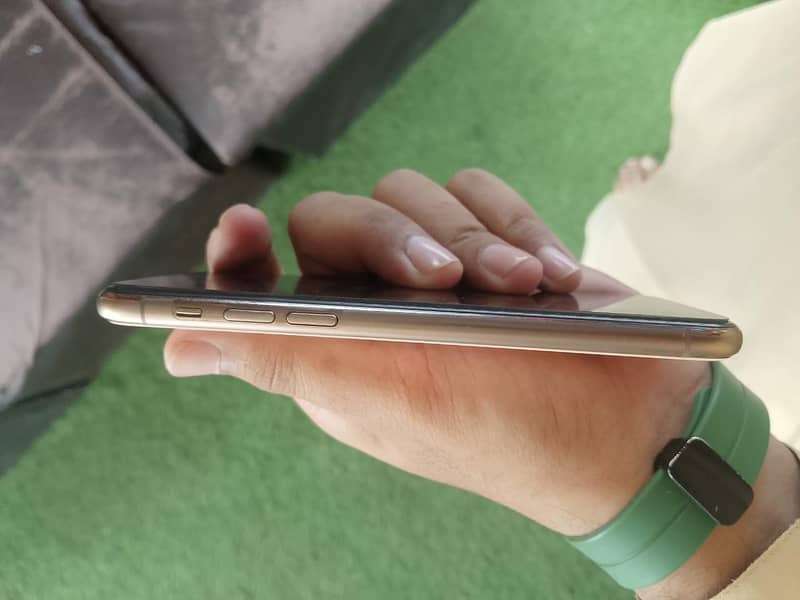 Apple iPhone 11 Pro 3