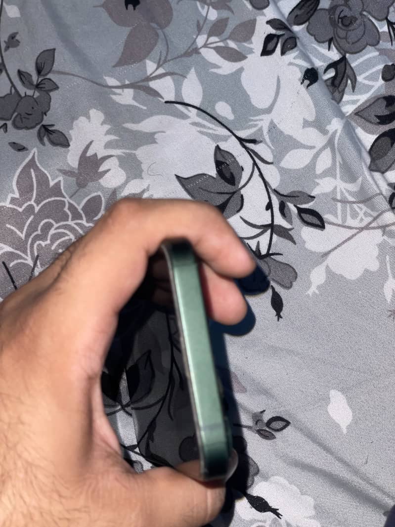 Apple iPhone 13 1
