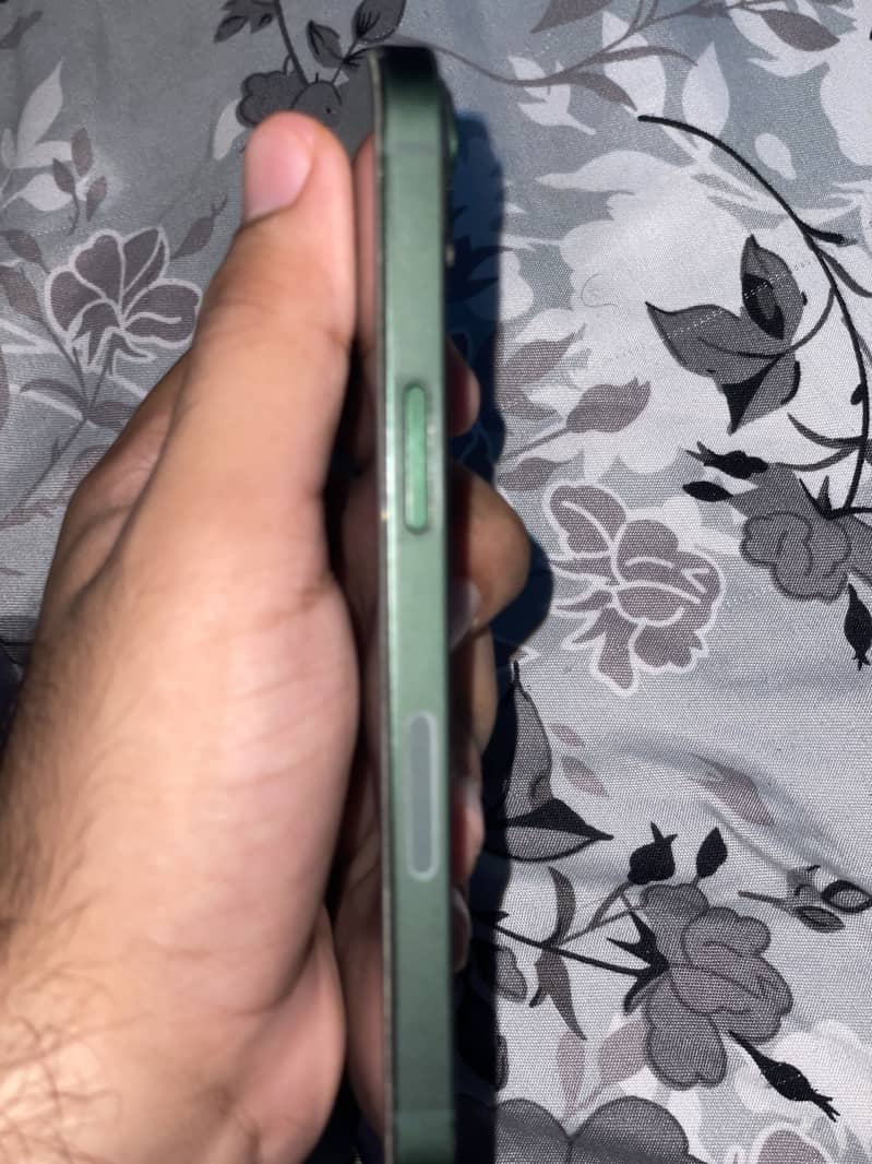 Apple iPhone 13 3