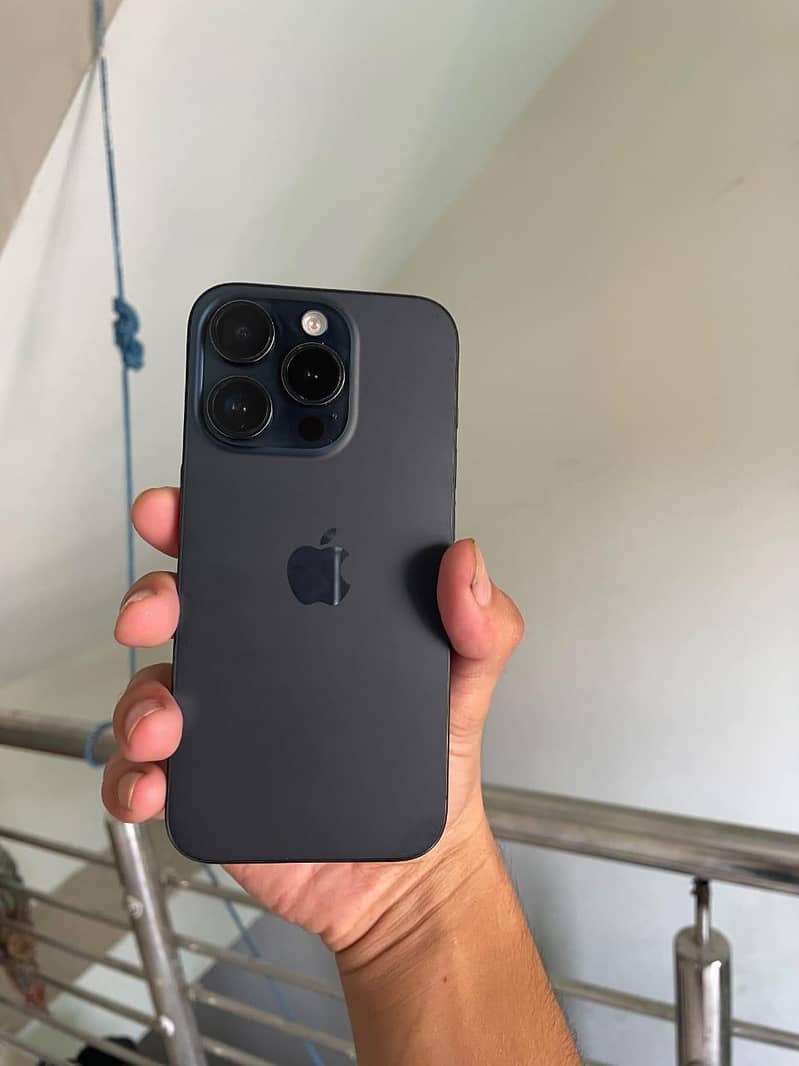Apple iPhone 15 Pro 0