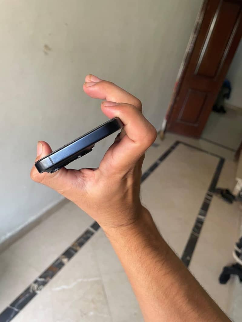 Apple iPhone 15 Pro 3